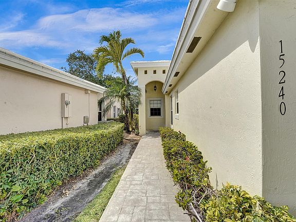 5th image of 15240 Wilshire Way