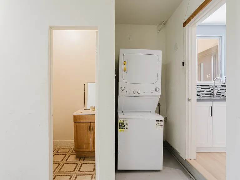 9540 Debra Ave — Photo 44