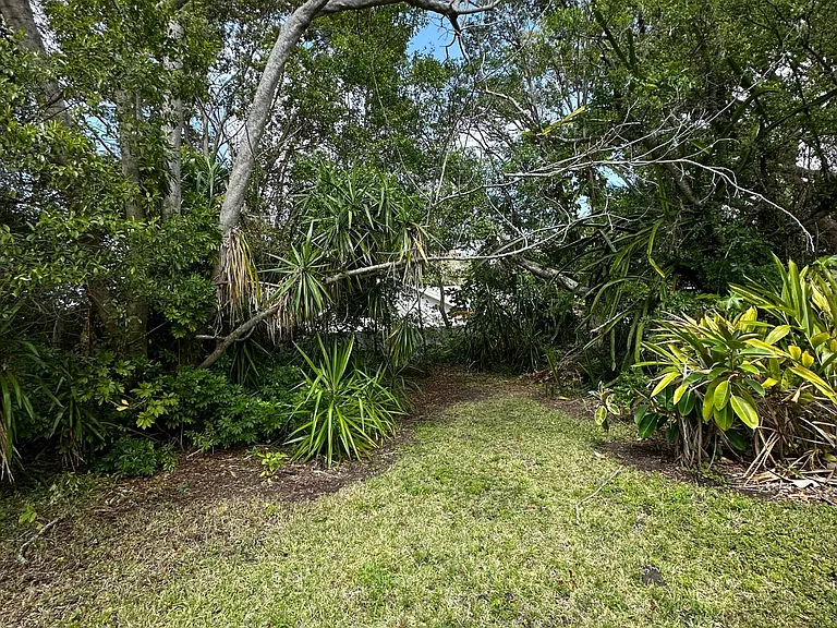 1546 Belleair Rd — Photo 18