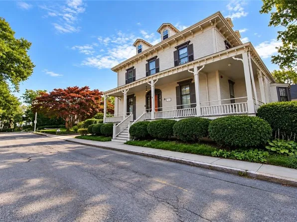 9 Whitfield Pl APT 5, Newport, RI 02840