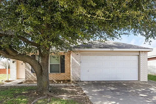 5301 Prestwick Dr Photo 1