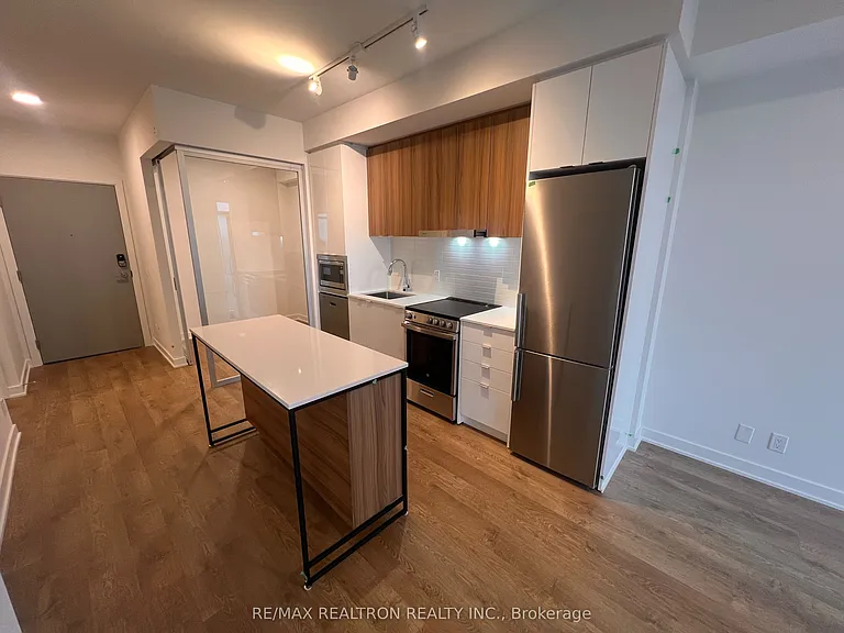 30 Upper Mall Way #2108 — Photo 4