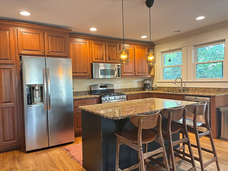 1679 Wade Ave — Photo 6