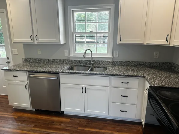 806 Peeler St APT B, Lexington, NC 27292