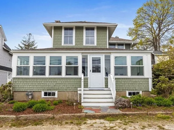 24 Hammond St, Buzzards Bay, MA 02532