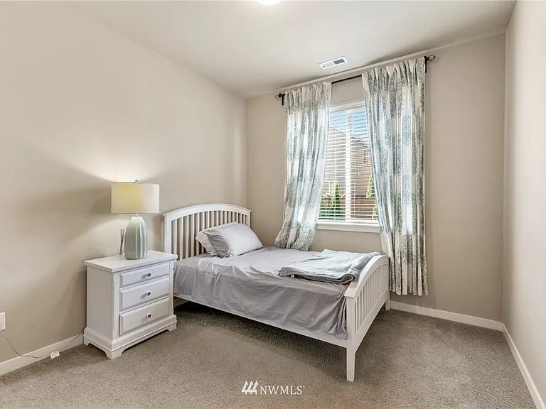 4803 NE 3rd Pl — Photo 15