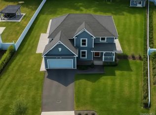 9 Shaw Ln, East Moriches, NY 11940