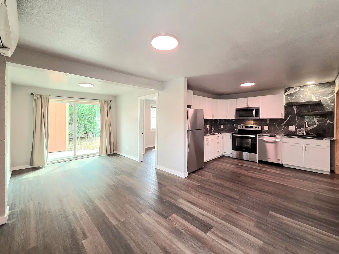 921 Walker Ave. Duplex — Photo 2