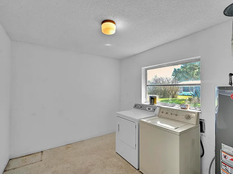 160 NE Bracken Rd — Photo 20