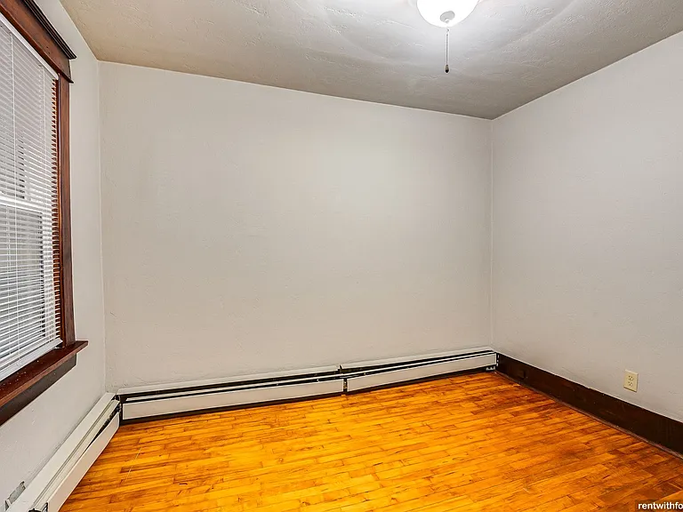 211 Oak St — Photo 21