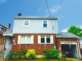 32 Grand Ave, Freeport, NY 11520