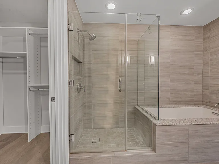 Primary Bathroom w/Walk-in Closet