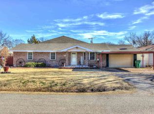 607 S Broadway St, Walters, OK 73572