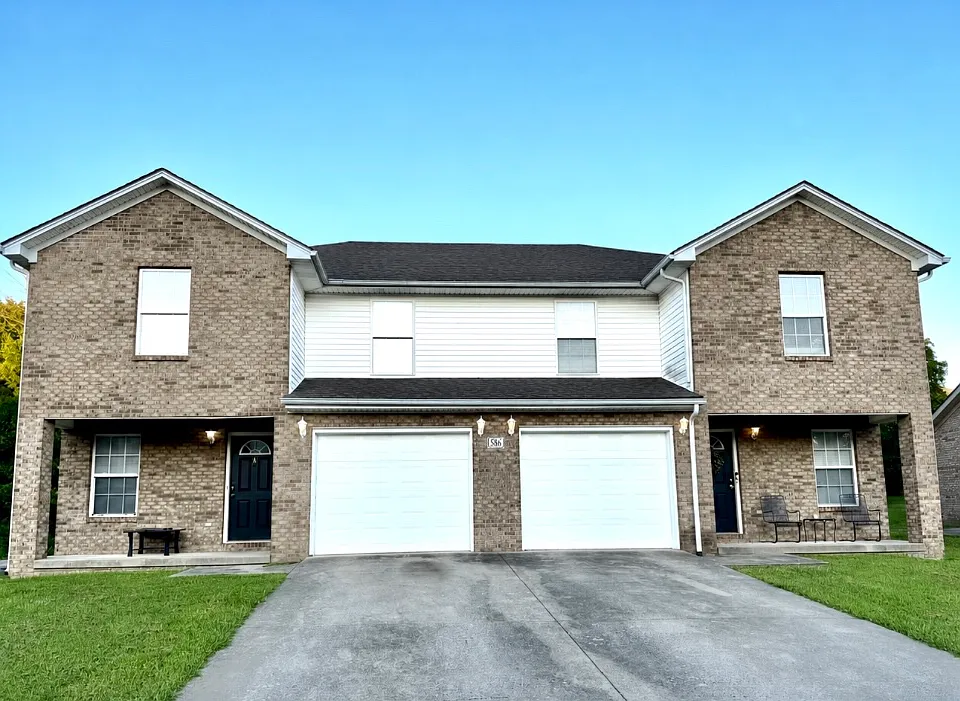 586 Hampton Way #1