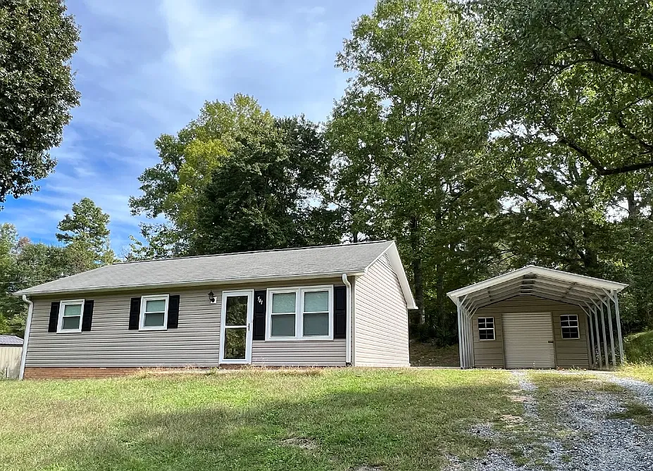 541 Lawndale Ln