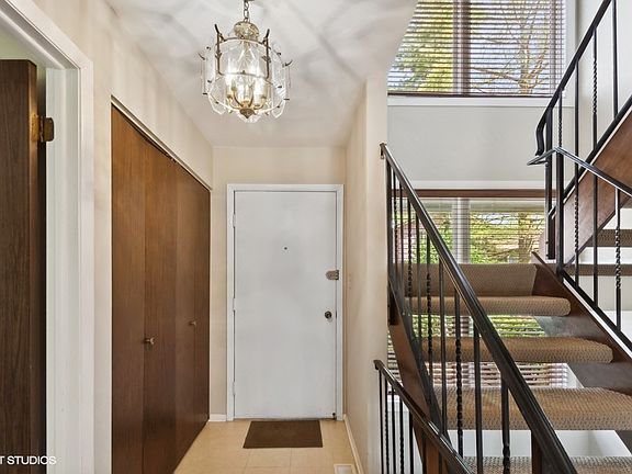 4th image of 621 Hickok Ave