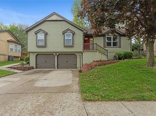 510 NE Fox Trail Dr, Blue Springs, MO 64014