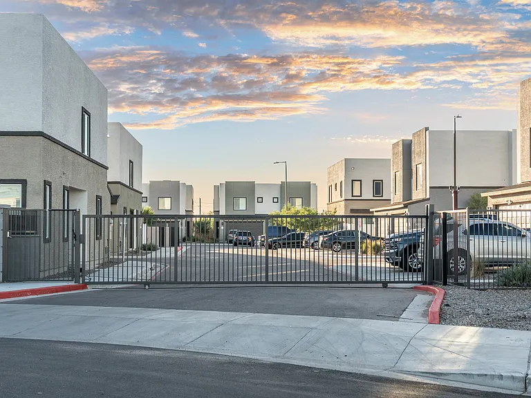 Raymond Place Townhomes — Photo 35