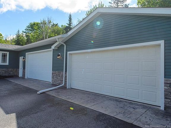 4th image of 33 Clinton Dr