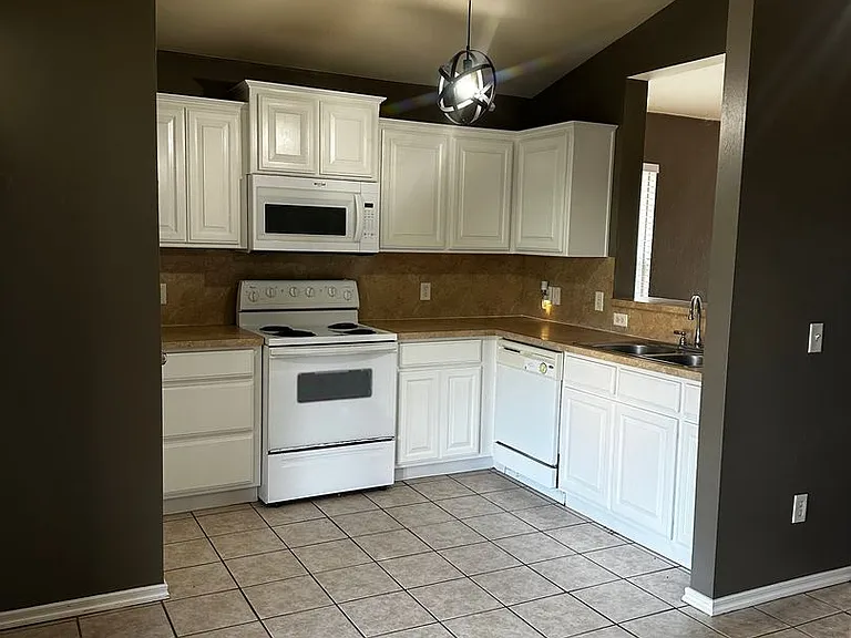 18109 Calle Way — Photo 8