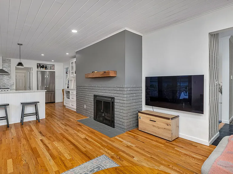 16933 Greentree Ave — Photo 14