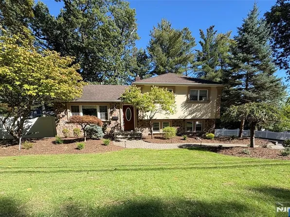 7 Main St, Montvale, NJ 07645