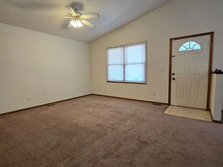 1007 Mullein Dr — Photo 5