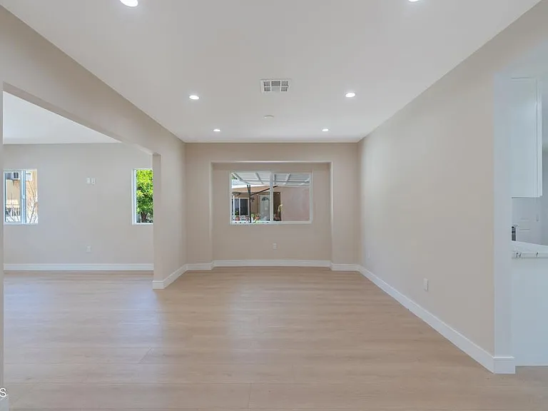 1206 Tamarind Ave — Photo 10