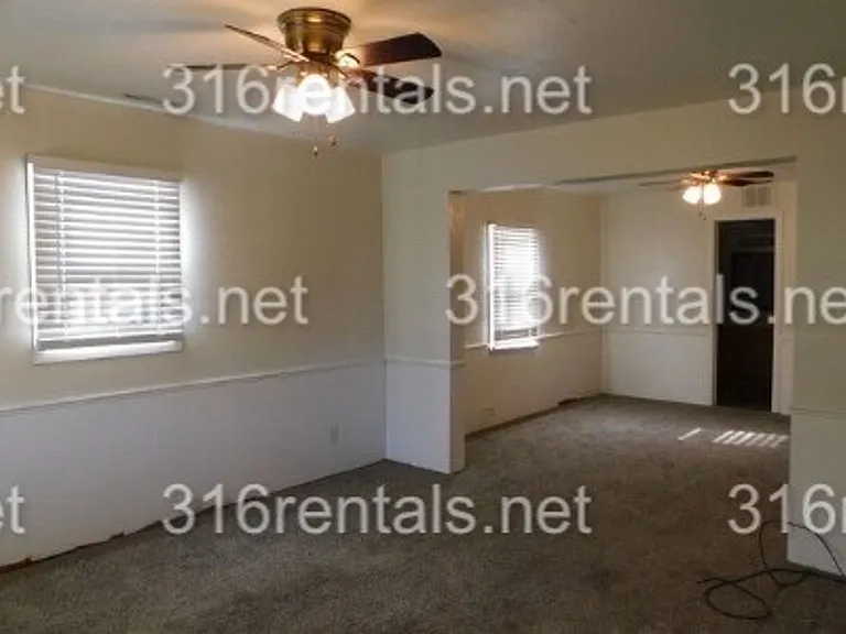 621 Osage St — Photo 2