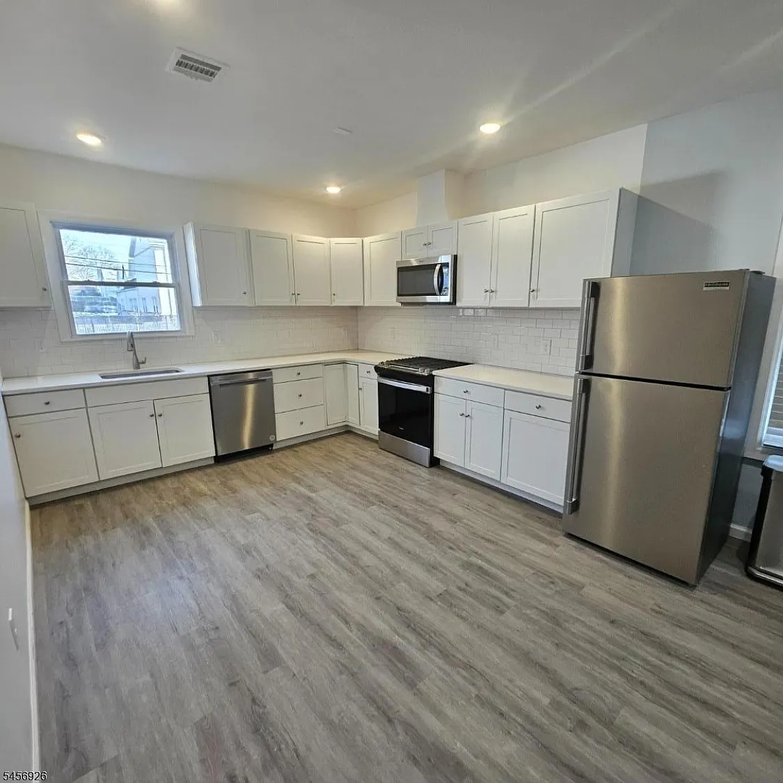 3 bed, 2.5 bath, $3,000 — Photo 4