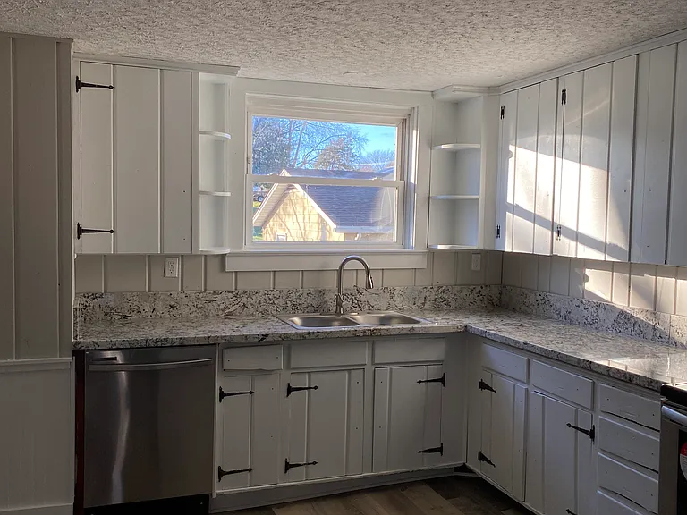 1116 N Royal Ave #2 — Photo 4