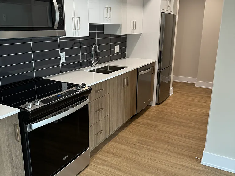 366 Winona Ave — Photo 3