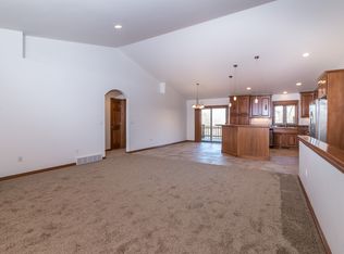 305 Fox River Ct, De Pere, WI 54115