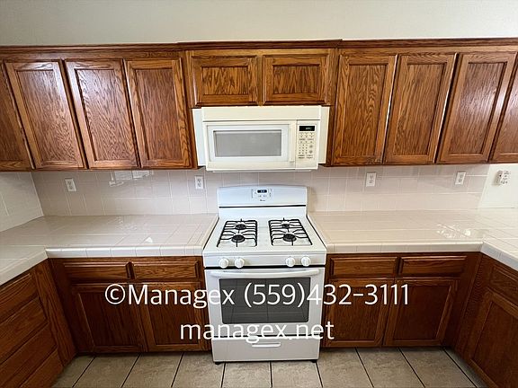 5th image of 2589 E Portland Ave