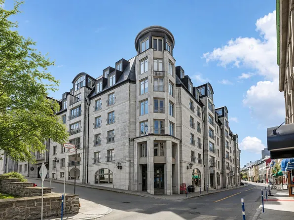 33 Rue St #608, Quebec, QC G1R 5X6