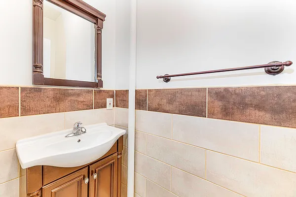 Rented by REAL New York | media 60