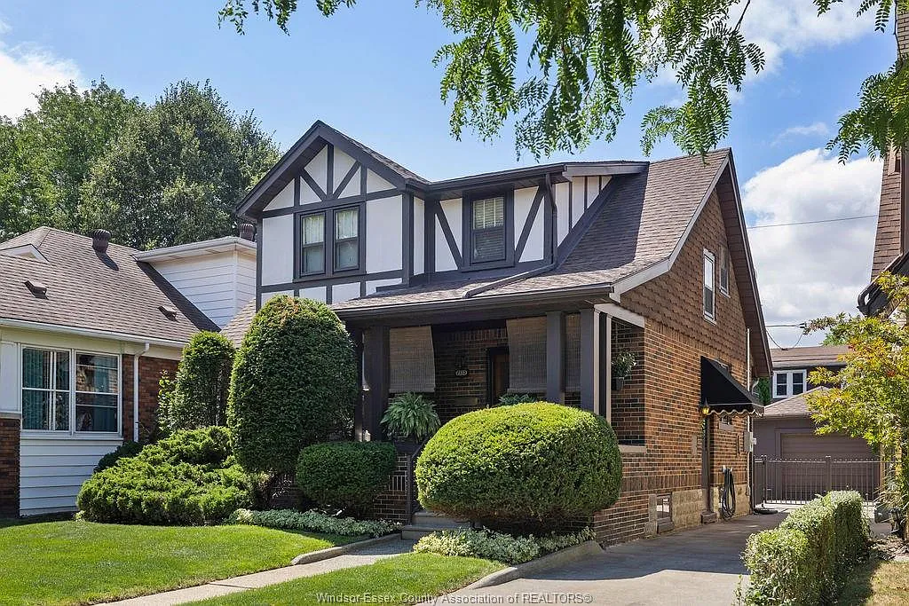 2333 Chilver Rd photo 1