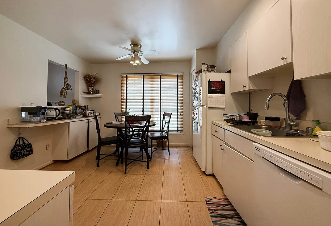 3 bed, 2622 sqft, $4,300 — Photo 4