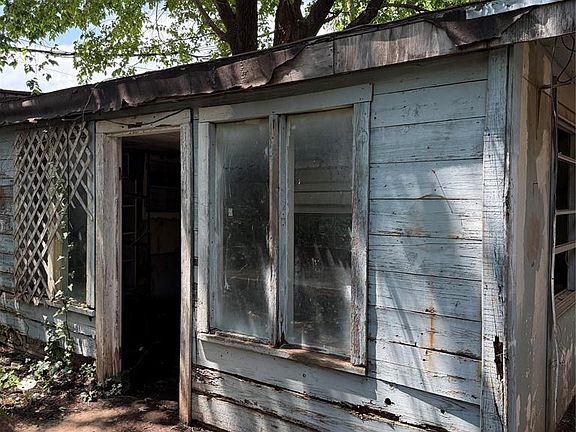 5th image of 417 SW 40th St