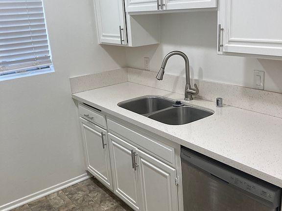4th image of 12151 Moorpark St APT 108