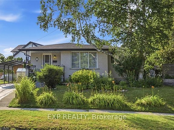 2nd image of 11 Summit Cres