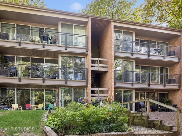 1607 Fairway Dr APT 1B, Lisle, IL 60532