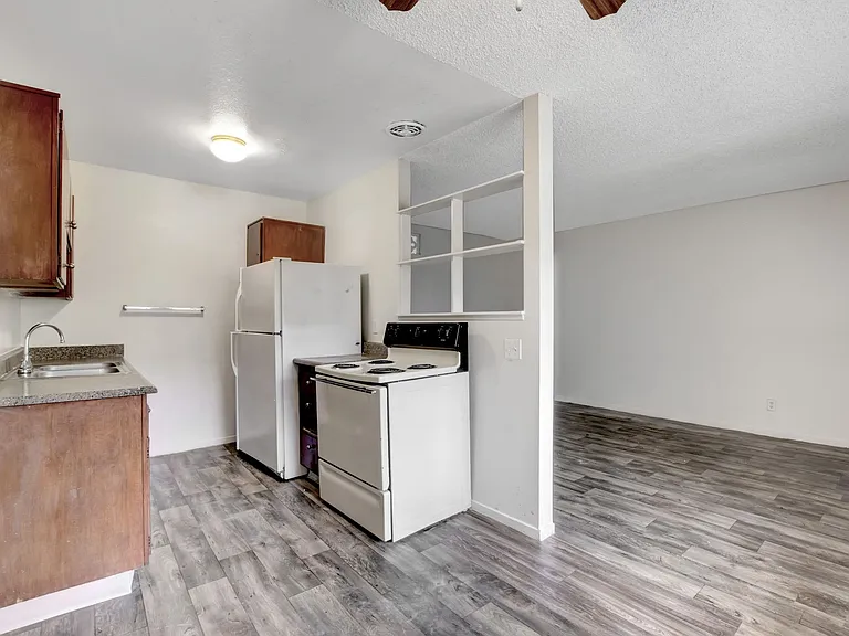 Eagles Nest Apartments — Photo 9