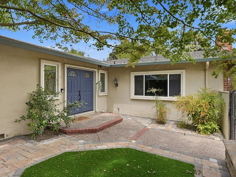 9425 Alcosta Blvd — Photo 2