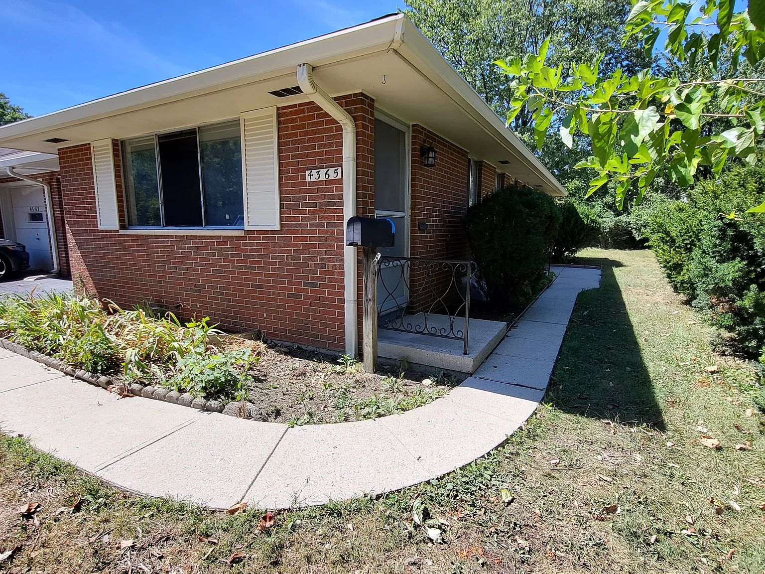 4365 Glenmawr Ave — Photo 1
