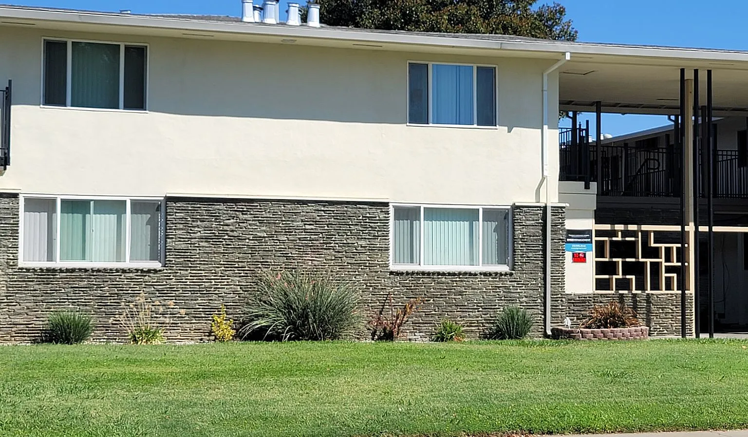 Montecito — Photo 2