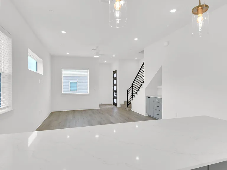 7208 Providence Ave #3A — Photo 14