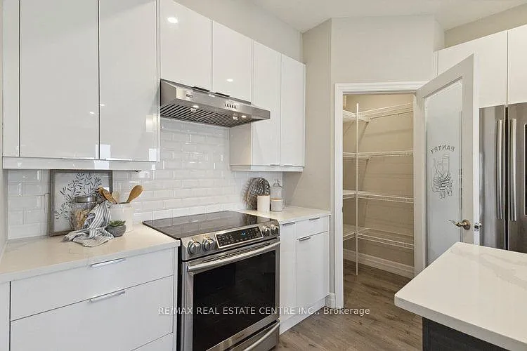 815 Sarnia Rd #1 — Photo 3