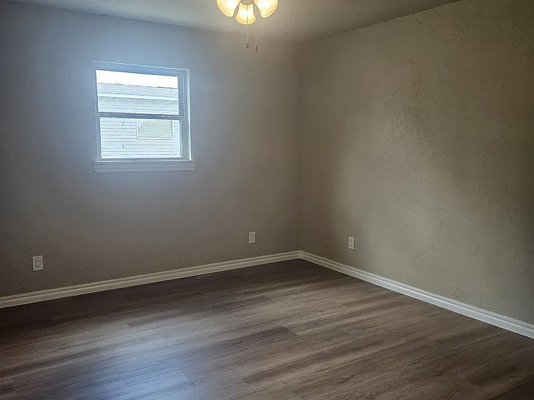 208 S Grand Ave — Photo 21