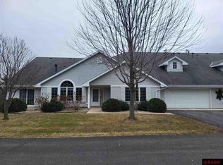 1302 Pine Pointe Curv, Saint Peter, MN 56082